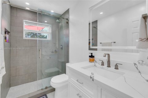 House in Hollywood, Florida 3 bedrooms, 105.82 sq.m. № 1941357 - photo 15