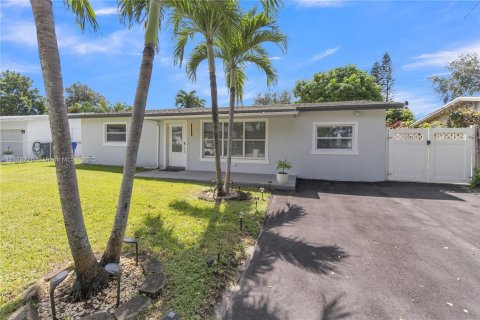 House in Hollywood, Florida 3 bedrooms, 105.82 sq.m. № 1941357 - photo 1