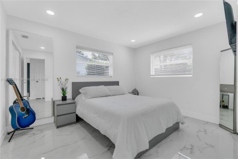 House in Hollywood, Florida 3 bedrooms, 105.82 sq.m. № 1941357 - photo 14