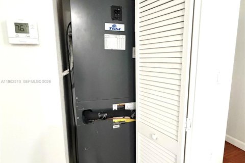 Townhouse in Doral, Florida 3 bedrooms, 186.55 sq.m. № 2007364 - photo 29