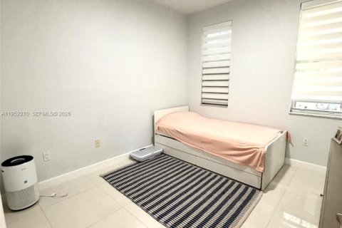 Townhouse in Doral, Florida 3 bedrooms, 186.55 sq.m. № 2007364 - photo 20