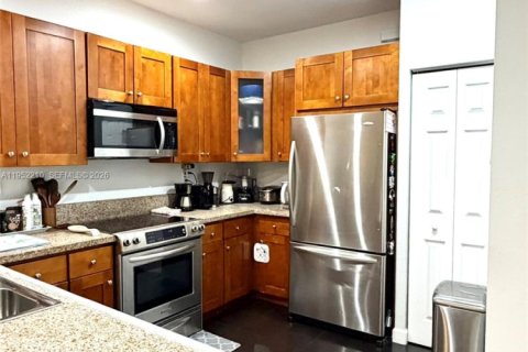 Townhouse in Doral, Florida 3 bedrooms, 186.55 sq.m. № 2007364 - photo 13