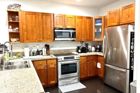 Townhouse in Doral, Florida 3 bedrooms, 186.55 sq.m. № 2007364 - photo 12