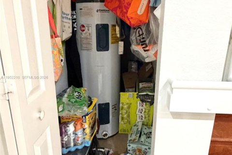 Townhouse in Doral, Florida 3 bedrooms, 186.55 sq.m. № 2007364 - photo 26