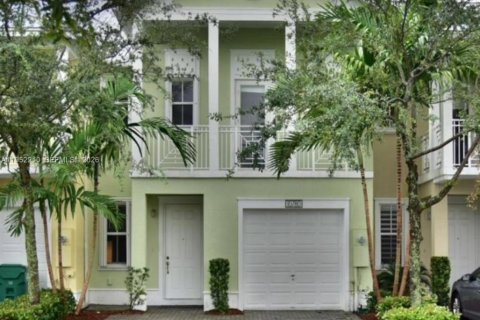 Townhouse in Doral, Florida 3 bedrooms, 186.55 sq.m. № 2007364