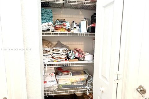 Townhouse in Doral, Florida 3 bedrooms, 186.55 sq.m. № 2007364 - photo 25