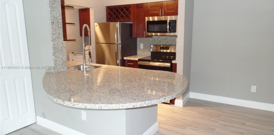 Condo in Pompano Beach, Florida, 2 bedrooms  № 1941184