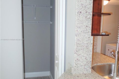 Copropriété à louer à Pompano Beach, Floride: 2 chambres, 83.89 m2 № 1941184 - photo 4