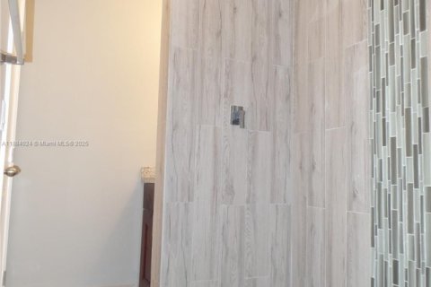Condo in Pompano Beach, Florida, 2 bedrooms  № 1941184 - photo 16