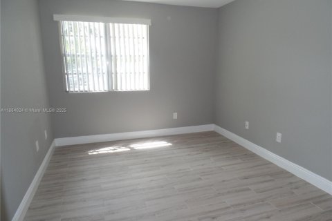 Condo in Pompano Beach, Florida, 2 bedrooms  № 1941184 - photo 12
