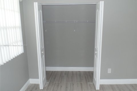 Condo in Pompano Beach, Florida, 2 bedrooms  № 1941184 - photo 9