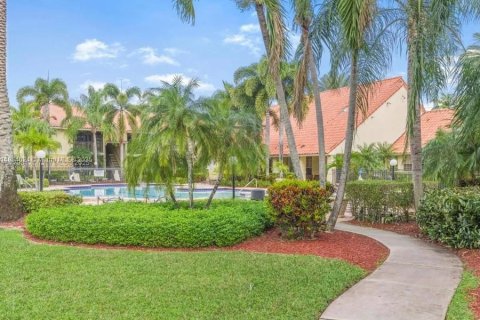 Condo in Pompano Beach, Florida, 2 bedrooms  № 1941184 - photo 25