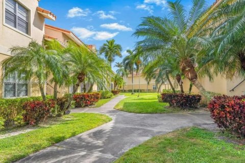 Condo in Pompano Beach, Florida, 2 bedrooms  № 1941184 - photo 22