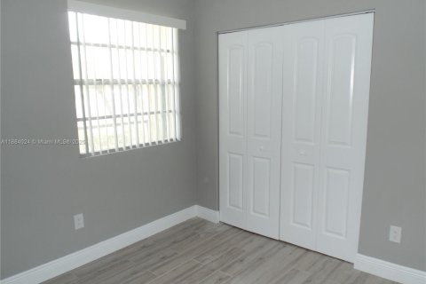 Condo in Pompano Beach, Florida, 2 bedrooms  № 1941184 - photo 8