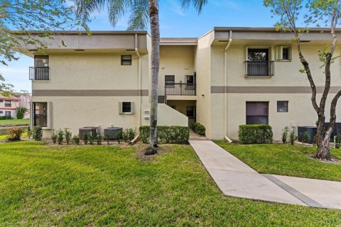 Condo in Coconut Creek, Florida, 2 bedrooms № 2077532 - photo 20