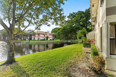 Condo in Coconut Creek, Florida, 2 bedrooms № 2077532 - photo 22