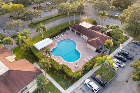 Condo in Coconut Creek, Florida, 2 bedrooms № 2077532 - photo 27