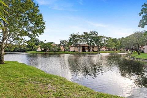 Condo in Coconut Creek, Florida, 2 bedrooms № 2077532 - photo 19
