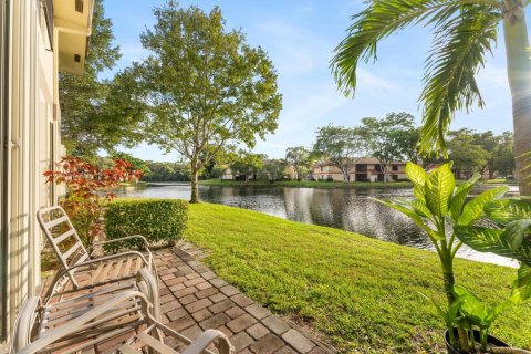 Condo in Coconut Creek, Florida, 2 bedrooms № 2077532 - photo 18