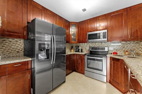 Condo in Coconut Creek, Florida, 2 bedrooms № 2077532 - photo 5