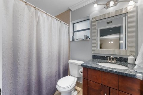 Condo in Coconut Creek, Florida, 2 bedrooms № 2077532 - photo 15