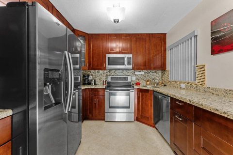 Condo in Coconut Creek, Florida, 2 bedrooms № 2077532 - photo 6
