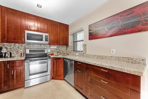 Condo in Coconut Creek, Florida, 2 bedrooms № 2077532 - photo 7