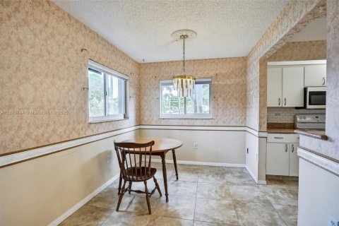 Купить кондоминиум в Пемброк-Пайнс, Флорида 2 спальни, 142.42м2, № 1923281 - фото 3