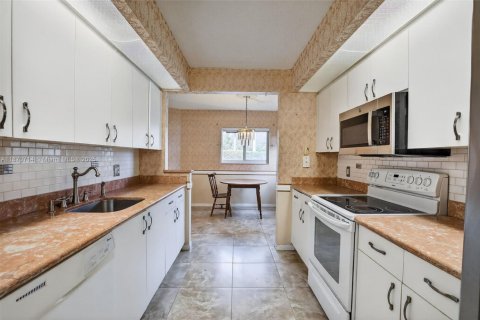 Купить кондоминиум в Пемброк-Пайнс, Флорида 2 спальни, 142.42м2, № 1923281 - фото 2