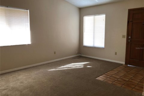 Apartment in Maitland, Florida 6 bedrooms, 112.41 sq.m. № 2400267 - photo 2