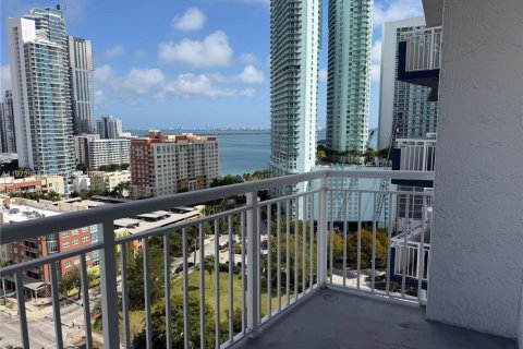 Condo in Miami, Florida, 1 bedroom  № 2053011 - photo 12
