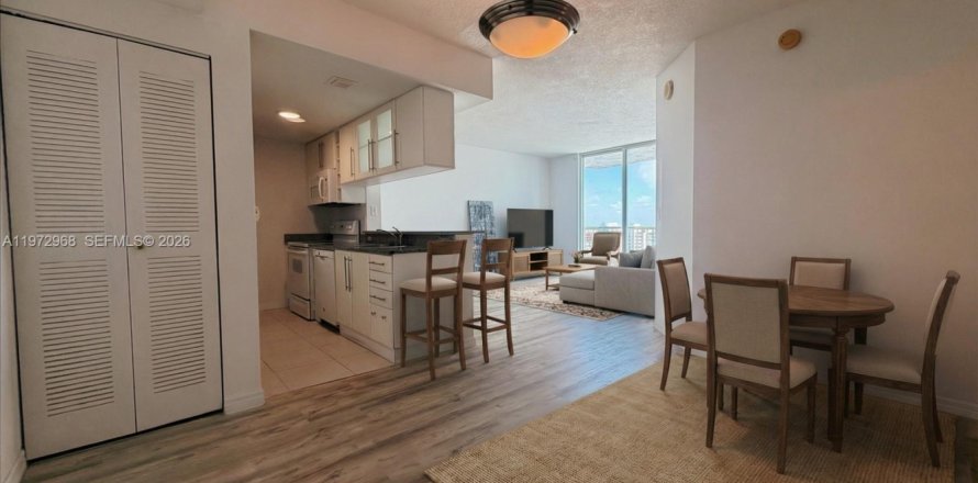 Condo in Miami, Florida, 1 bedroom  № 2053011