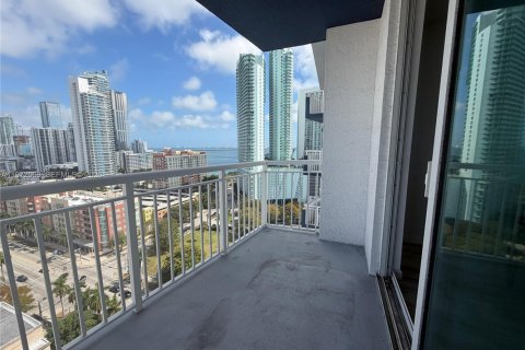 Condo in Miami, Florida, 1 bedroom  № 2053011 - photo 15