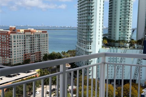 Condo in Miami, Florida, 1 bedroom  № 2053011 - photo 11