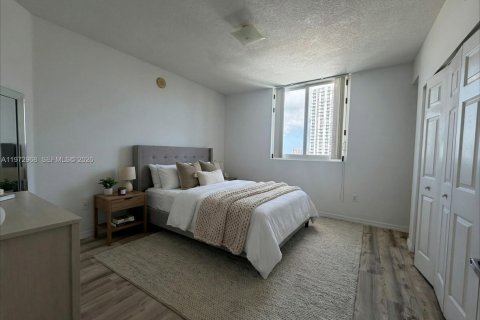 Condo in Miami, Florida, 1 bedroom  № 2053011 - photo 4