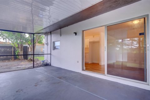 Купить виллу или дом в Майами-Гарденс, Флорида 3 спальни, 104.52м2, № 1996812 - фото 25