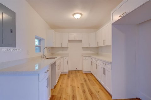 Купить виллу или дом в Майами-Гарденс, Флорида 3 спальни, 104.52м2, № 1996812 - фото 9