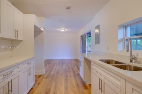 Купить виллу или дом в Майами-Гарденс, Флорида 3 спальни, 104.52м2, № 1996812 - фото 12