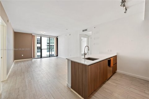 Condominio en Miami, Florida, 2 dormitorios  № 2018315