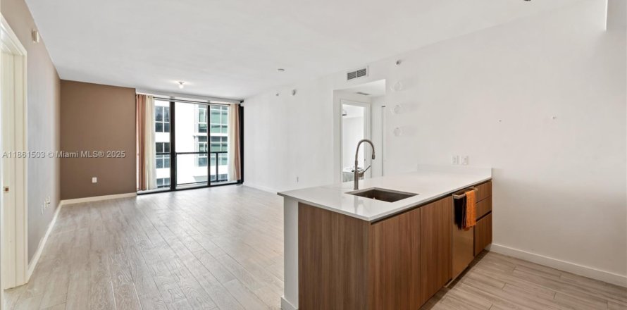 Condominio en Miami, Florida, 2 dormitorios  № 2018315