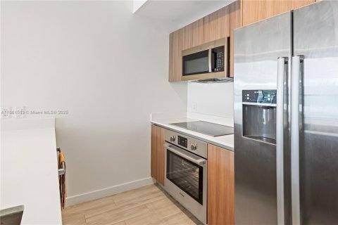 Condominio en alquiler en Miami, Florida, 2 dormitorios, 91.04 m2 № 2018315 - foto 6