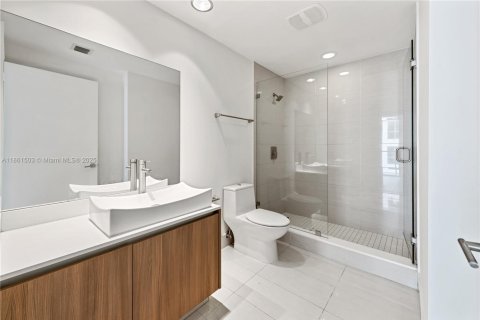 Condominio en alquiler en Miami, Florida, 2 dormitorios, 91.04 m2 № 2018315 - foto 16