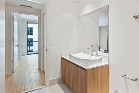 Condominio en alquiler en Miami, Florida, 2 dormitorios, 91.04 m2 № 2018315 - foto 17