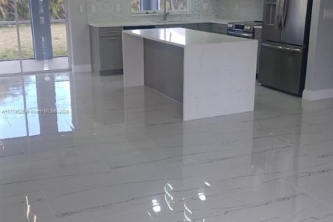 House in Cape Coral, Florida 3 bedrooms, 132.48 sq.m. № 1868324 - photo 28