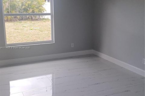 House in Cape Coral, Florida 3 bedrooms, 132.48 sq.m. № 1868324 - photo 20
