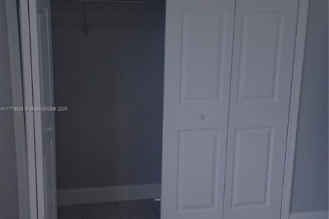 House in Cape Coral, Florida 3 bedrooms, 132.48 sq.m. № 1868324 - photo 14