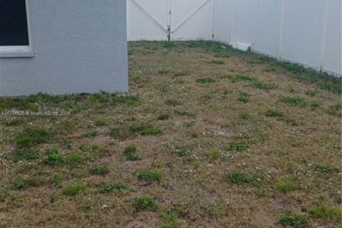 House in Cape Coral, Florida 3 bedrooms, 132.48 sq.m. № 1868324 - photo 26