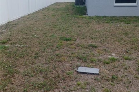 House in Cape Coral, Florida 3 bedrooms, 132.48 sq.m. № 1868324 - photo 27