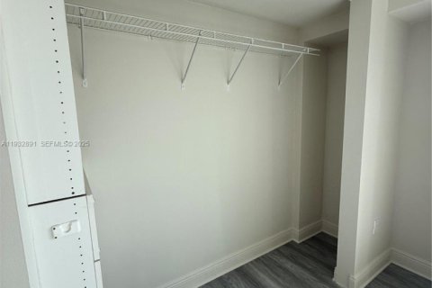 Снять в аренду квартиру в Саут-Майами, Флорида 46.45м2, № 1991689 - фото 2