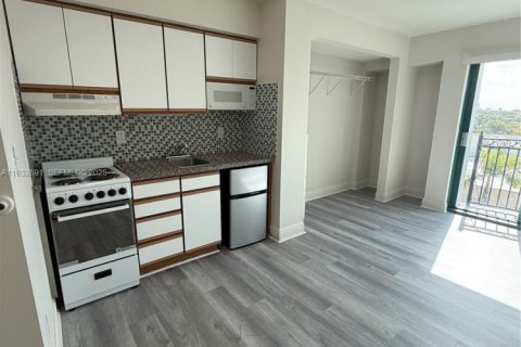 Снять в аренду квартиру в Саут-Майами, Флорида 46.45м2, № 1991689 - фото 4